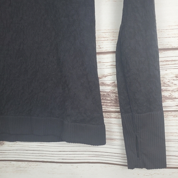 Lululemon Womens Size 4 Black Rest Less Textured Floral Long Sleeve Pullover  #5 - Picture 8 of 11